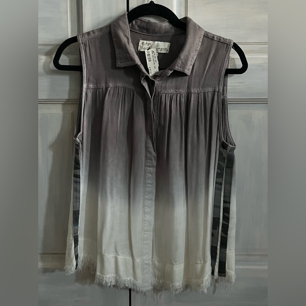 NWTO Vintage Havana Gray Sleeveless Button Down Blouse